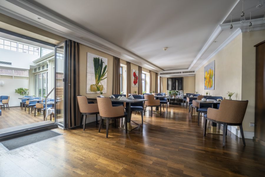 Blick in unser Restaurant Moritz und Wintergarten mit neuer Bestuhlung 2019